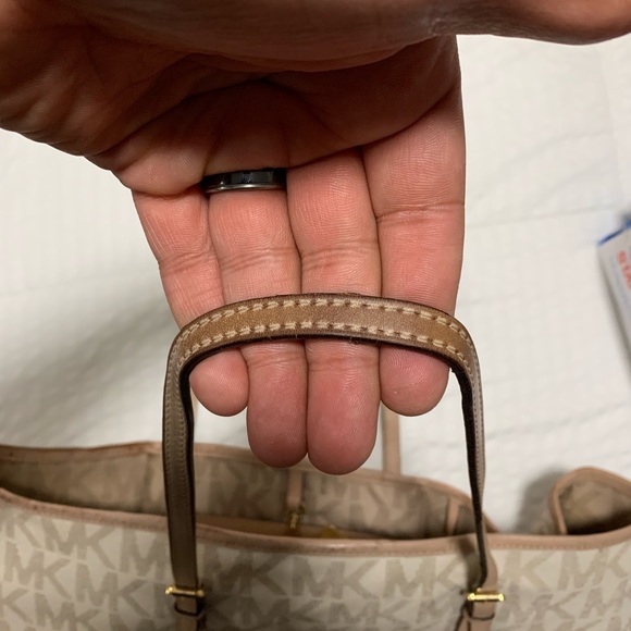 Womens Micheal Kors hand bag - Picture 6 of 7